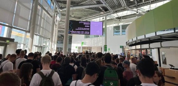 The morning rush at Gamescom 2022 on Thursday.